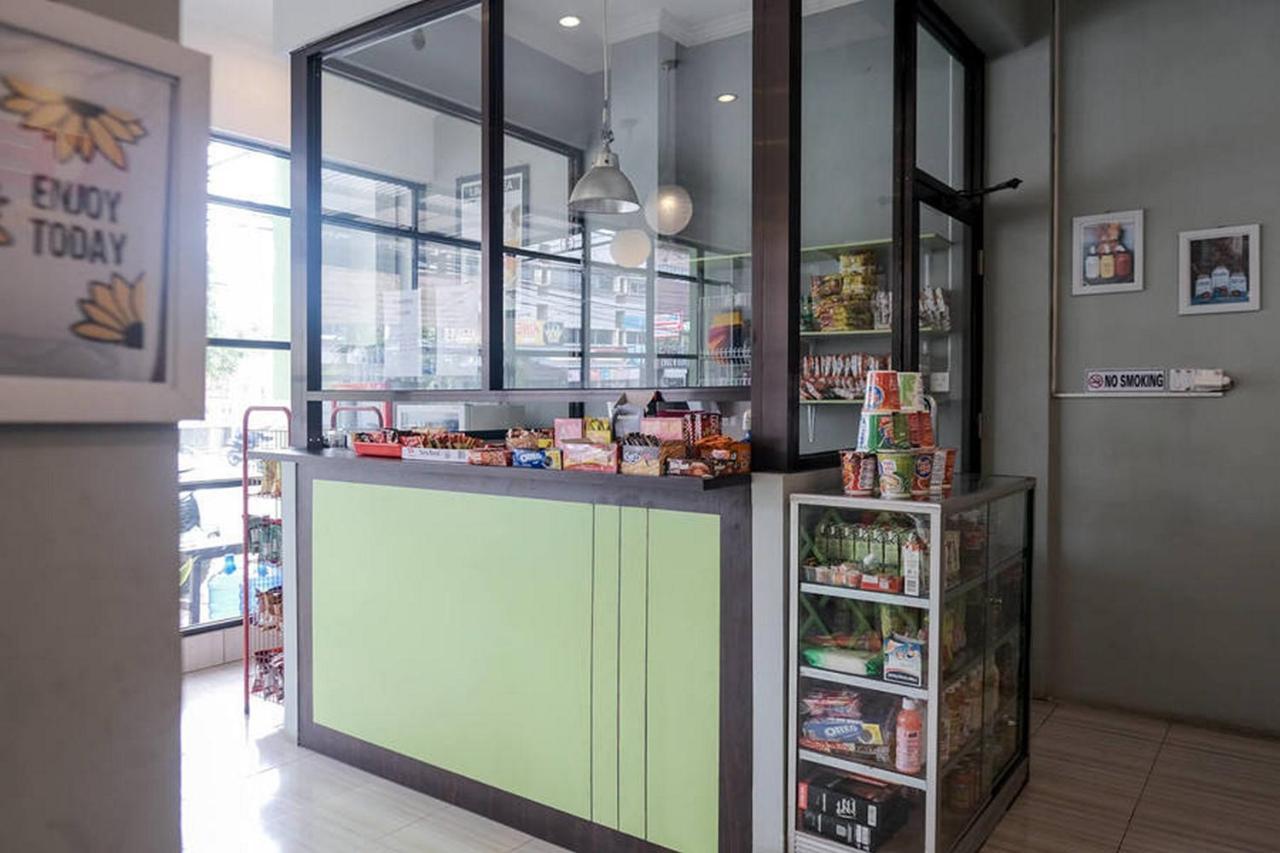 Urbanview Hotel Ta Ke Jelutung Puncak Jambi Exteriör bild