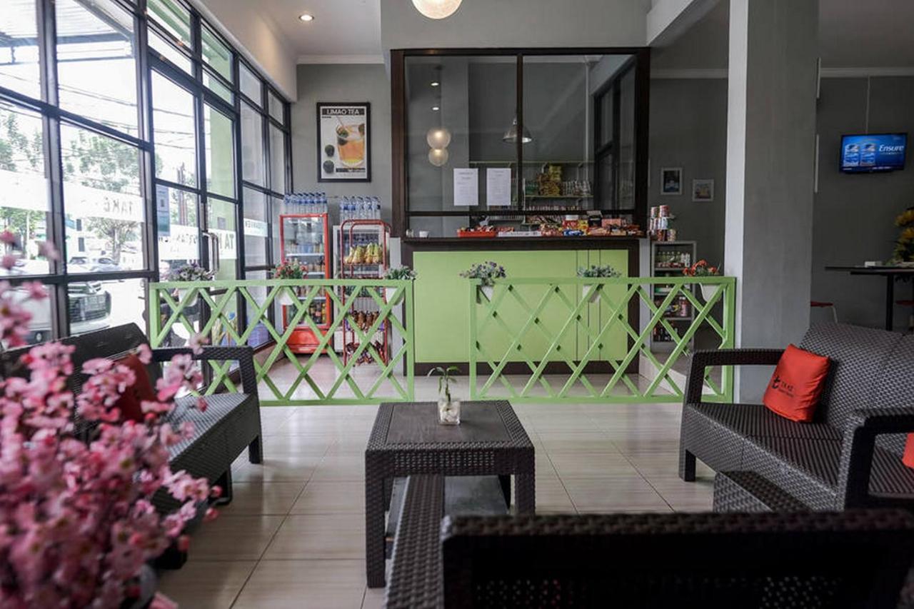 Urbanview Hotel Ta Ke Jelutung Puncak Jambi Exteriör bild
